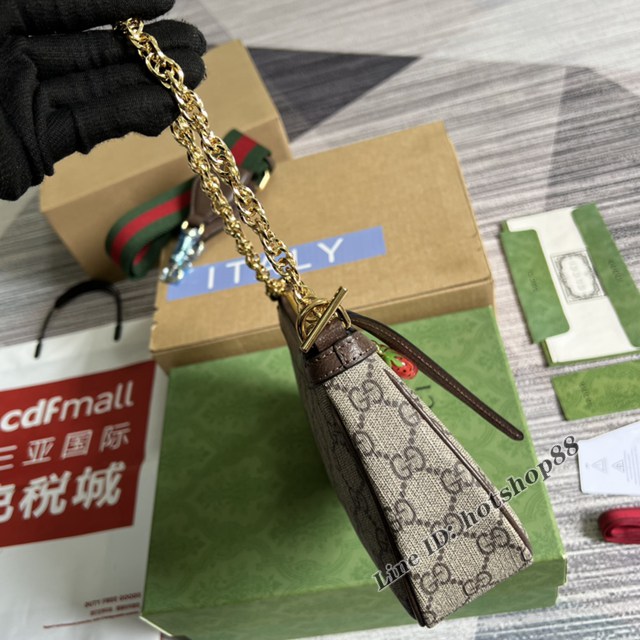 Gucci官網新款GG草莓吊墜鏈條女包 古馳Ophidia系列小號手袋肩背包735132 gqy4543